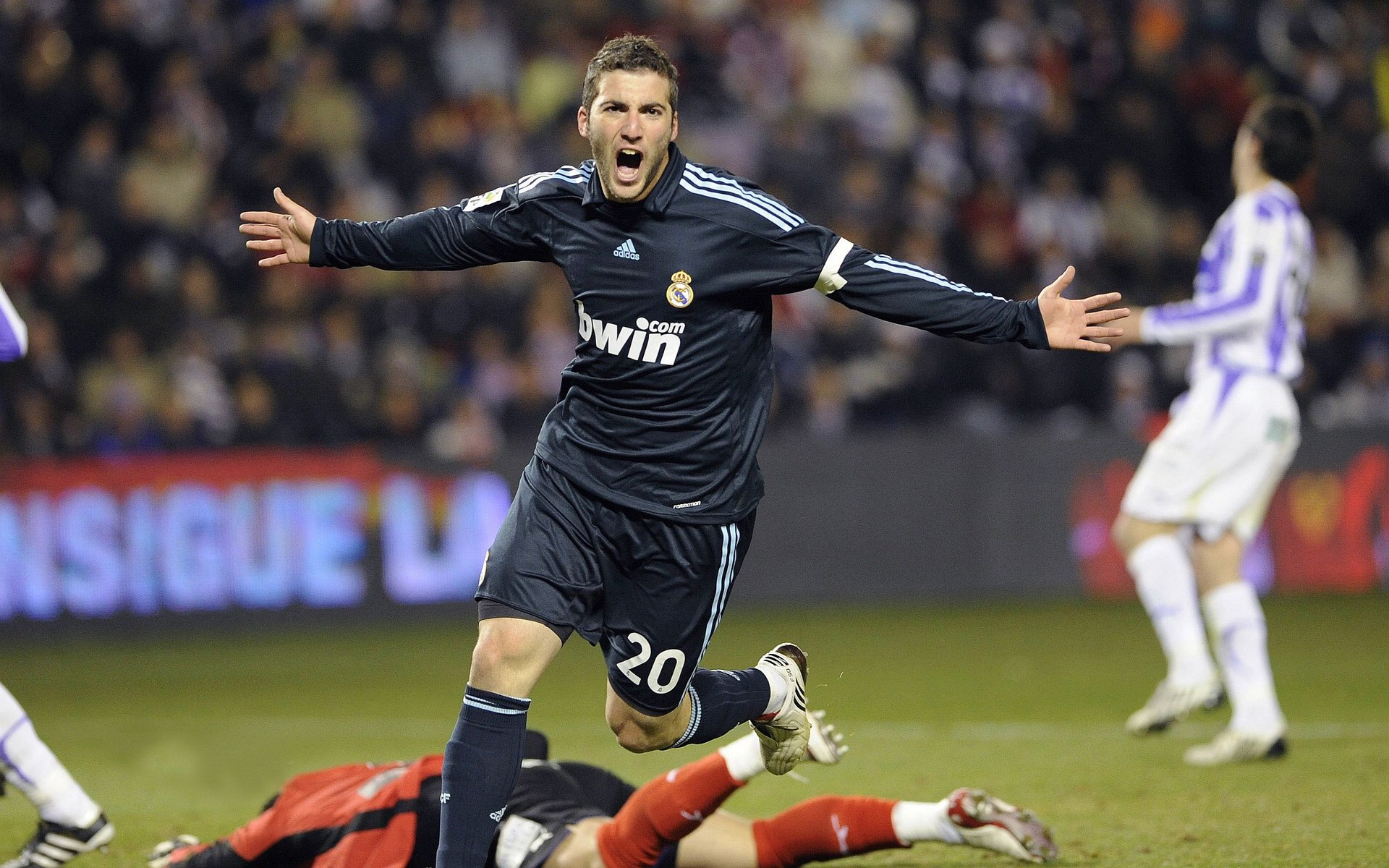 英超争冠白热化，曼城、阿森纳、利物浦三强鼎立，最后冲刺谁将问鼎？_ng娱乐APP